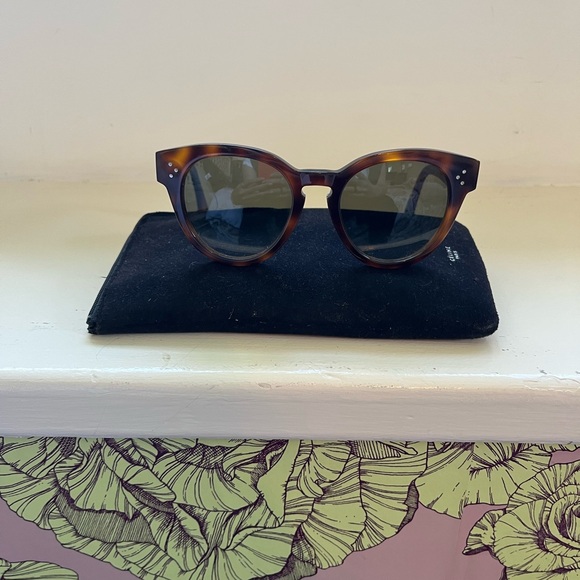 Celine Round tortoise gradient sunglasses with gold hardware - Picture 13 of 13